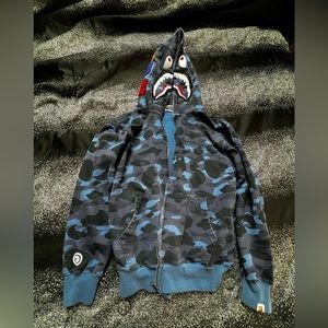 Bape men’s hoodie camouflage 3XL though more a 2XL. Worn a few times. Like new.